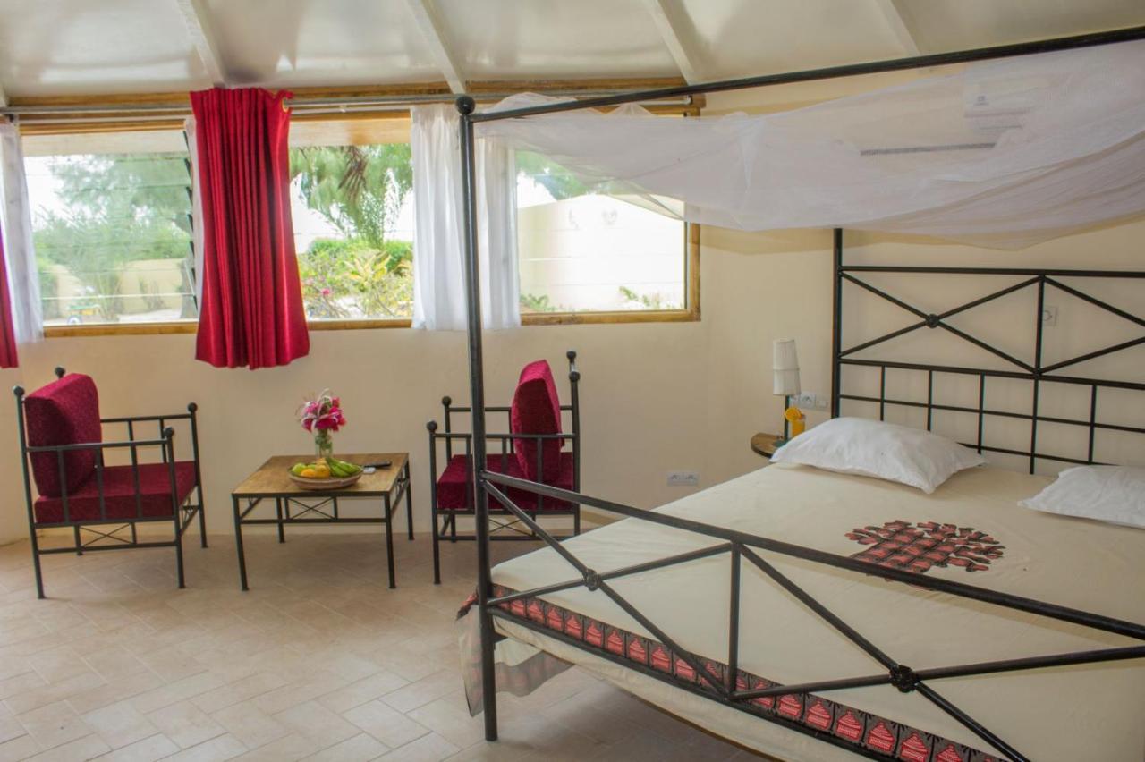 Diamarek Hotel Sur La Plage Saint-Louis Buitenkant foto